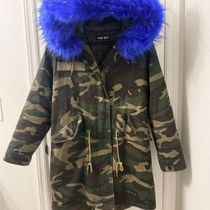 Camouflage Jacket with Vibrant Blue Fur Hood